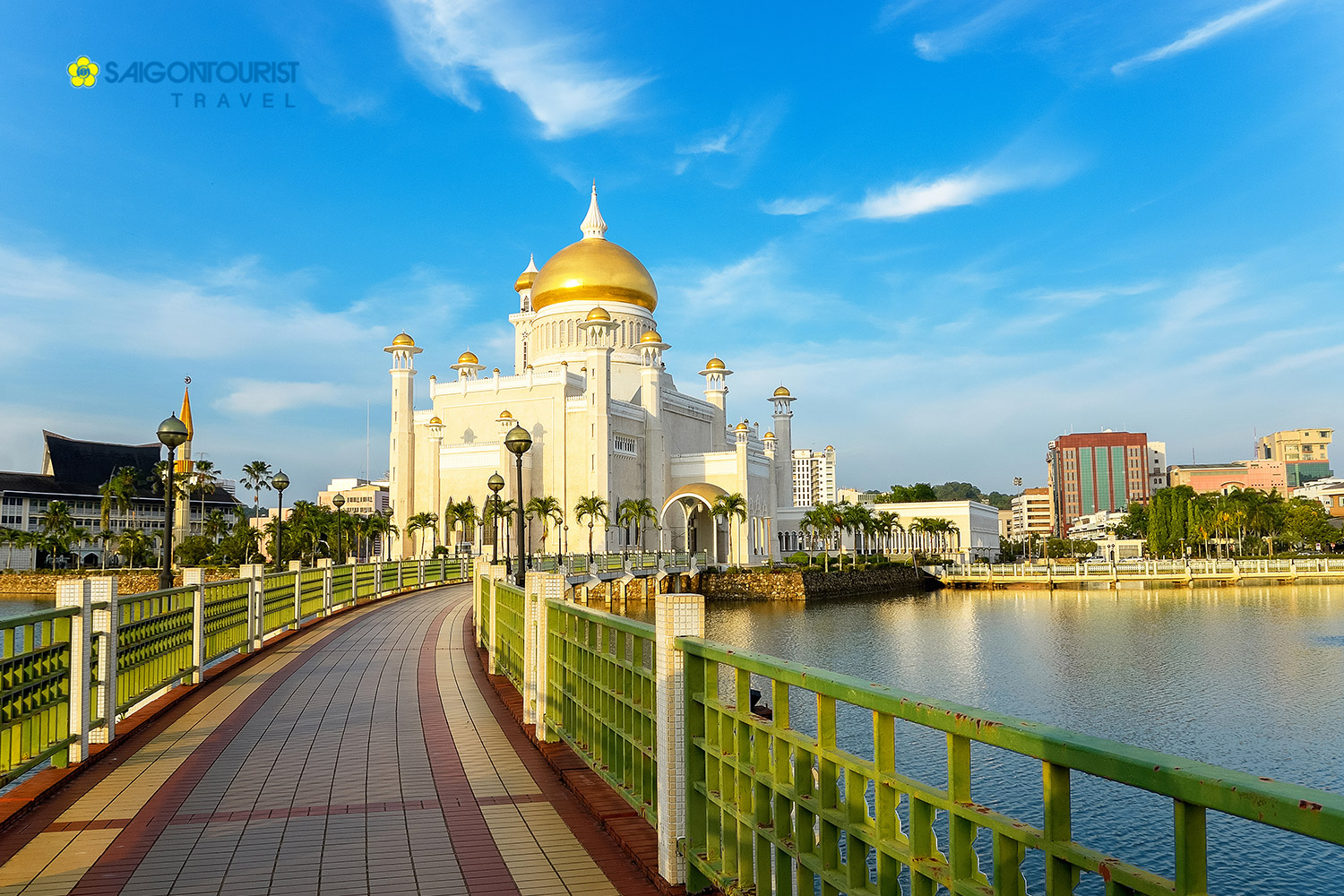 Du lịch Brunei [Thánh Đường Jame As’r Hassanil Bolkiah Mosque – Vườn Quốc Gia Temburong –  Bảo Tàng Hoàng Gia Regalia]