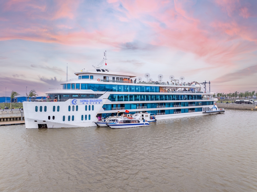 Du Thuyền Luna Thăm Vịnh Hạ Long - Day Cruise