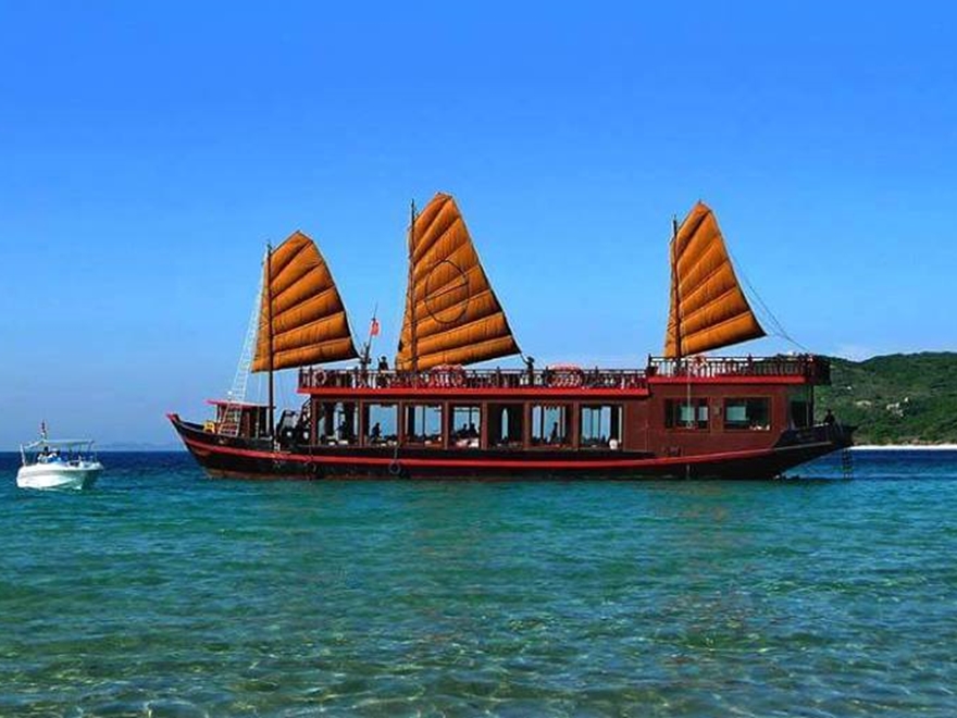 Hành Trình Khám Phá Vịnh Nha Trang Với Du Thuyền 5 Sao Emperor